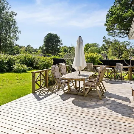 Charming Spacious Garden Retreat *