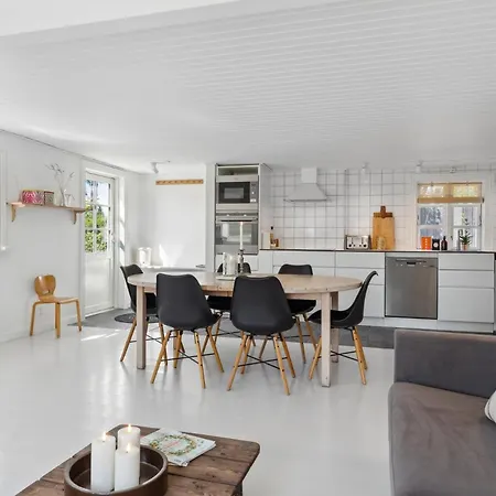 Holiday home Charming Spacious Garden Retreat