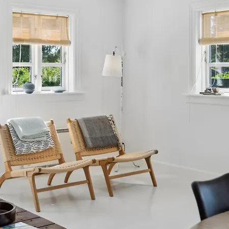 Charming Spacious Garden Retreat *