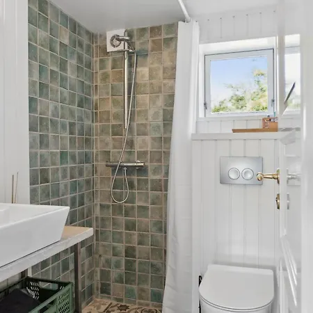 Holiday home Charming Spacious Garden Retreat Hornbaek