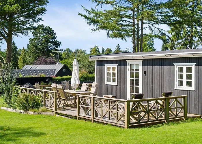 Charming Spacious Garden Retreat *